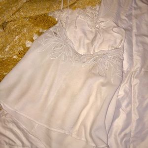 ✨ SALE ✨ Flowy white crop top